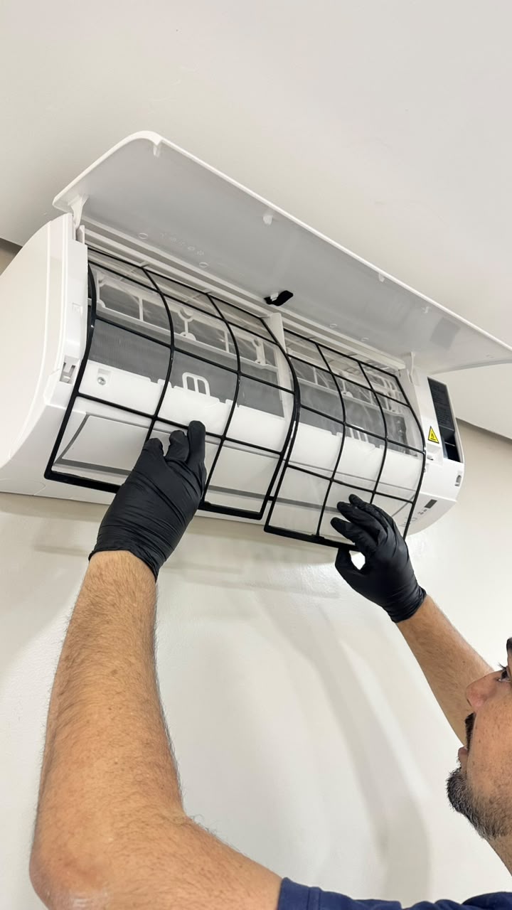 Manutenção de evaporadora hi wall de sistema VRF comercial
